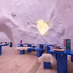 Village Igloo ホテル