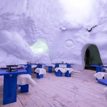 Village Igloo Hotel *