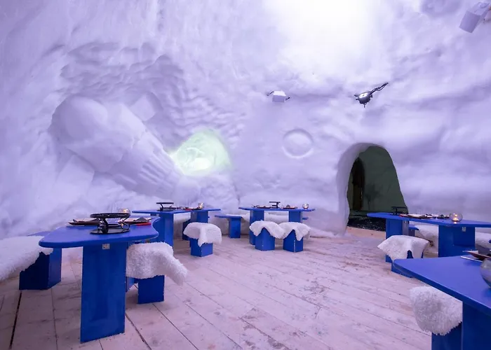 Village Igloo Hotel *