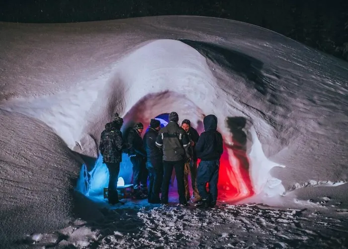 Village Igloo Hotel *